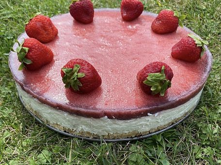 Jahodový nepečený cheesecake